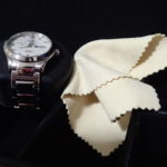 時計を拭く：腕時計のメンテナンス