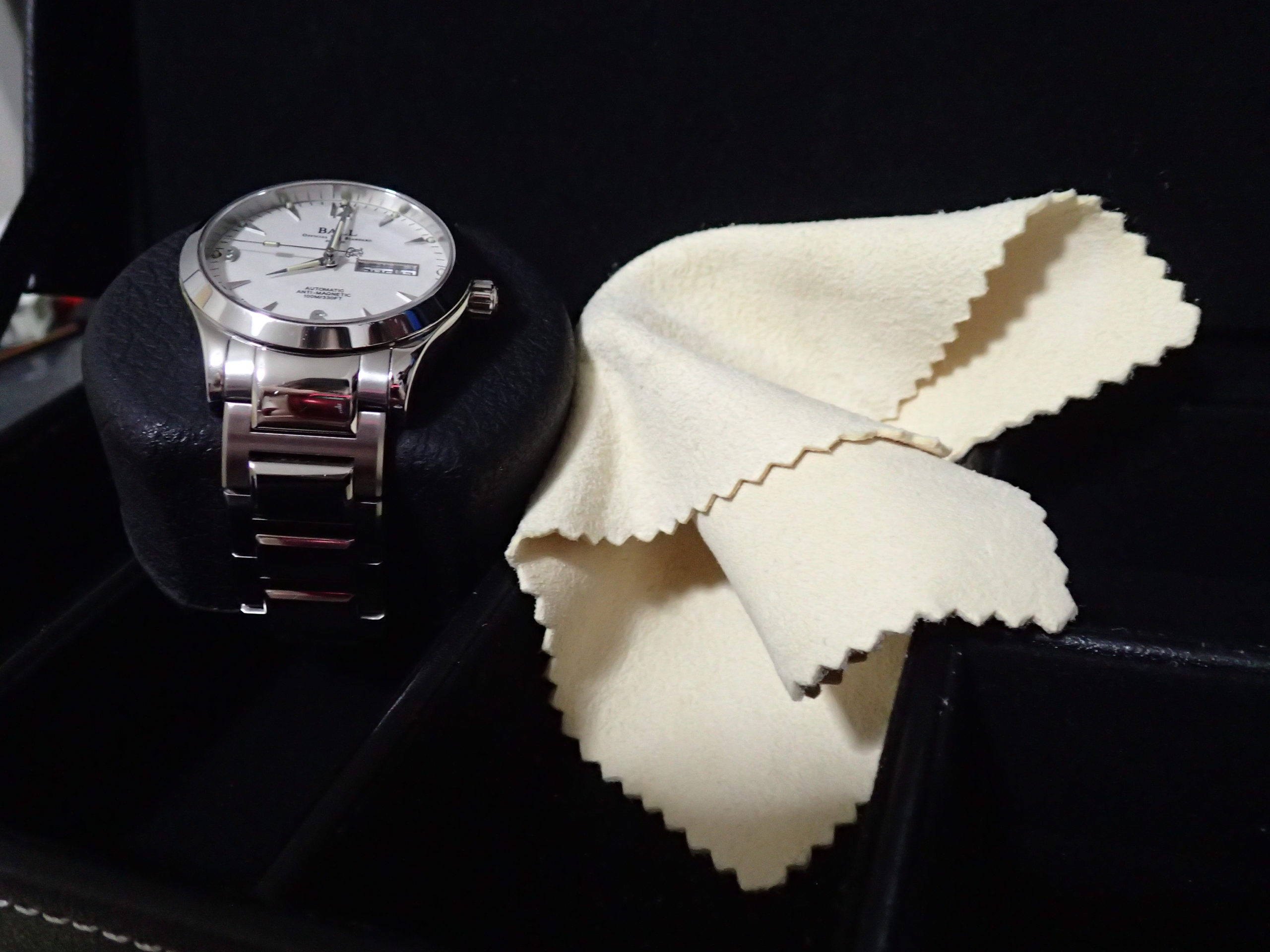 時計を拭く：腕時計のメンテナンス